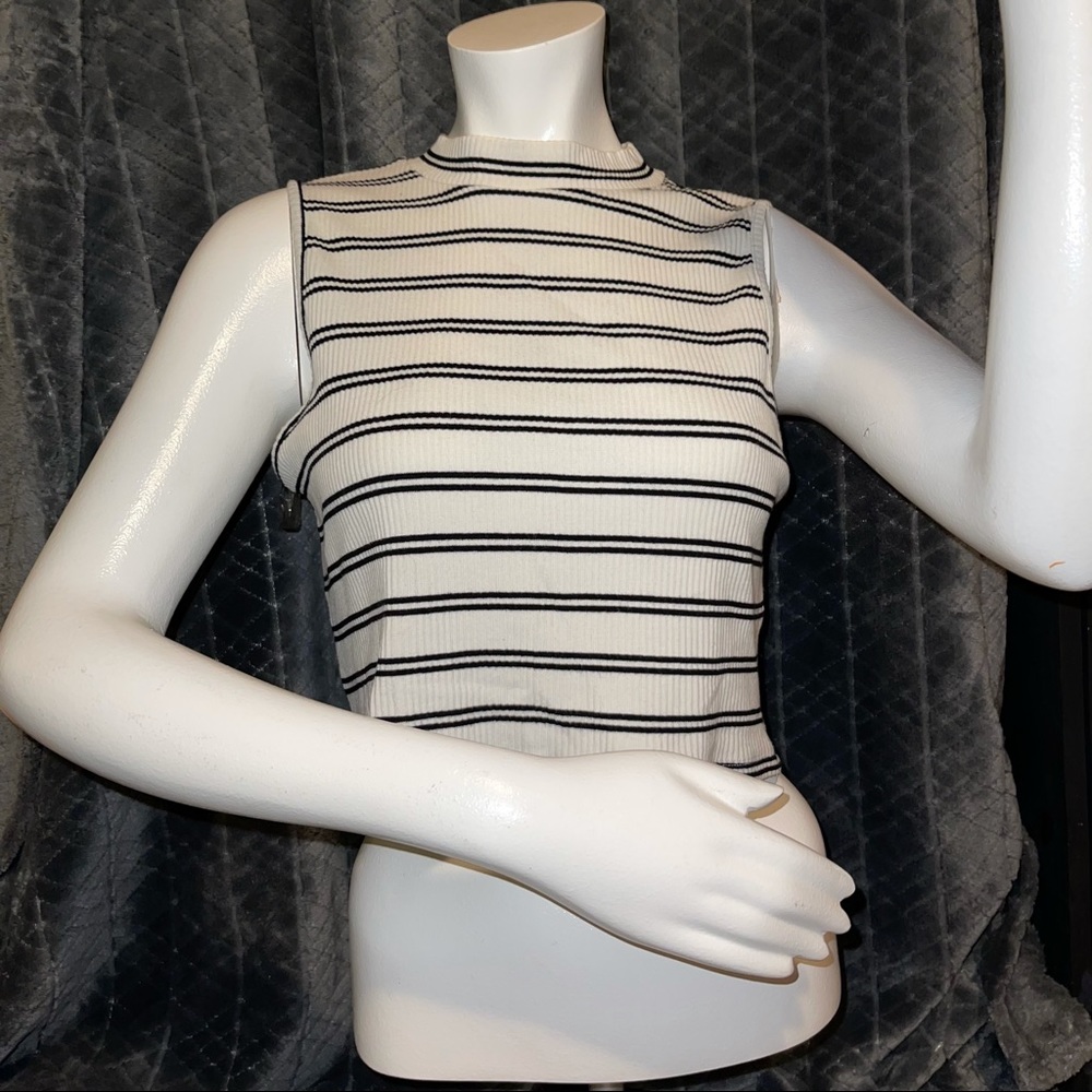 Crop Top - Picture 2 of 4